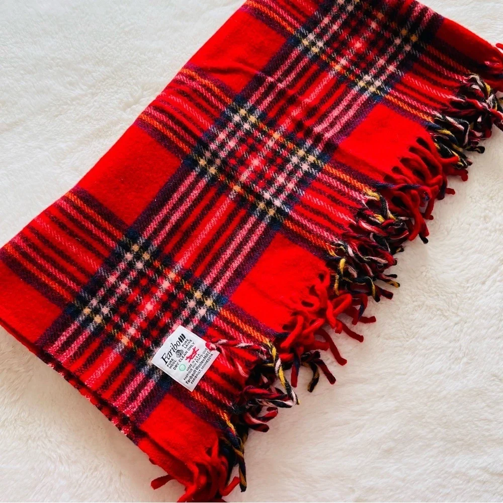 Faribo 100% Wool Throw Blanket - Traditional Red Plaid / Tartan Design - Fringed